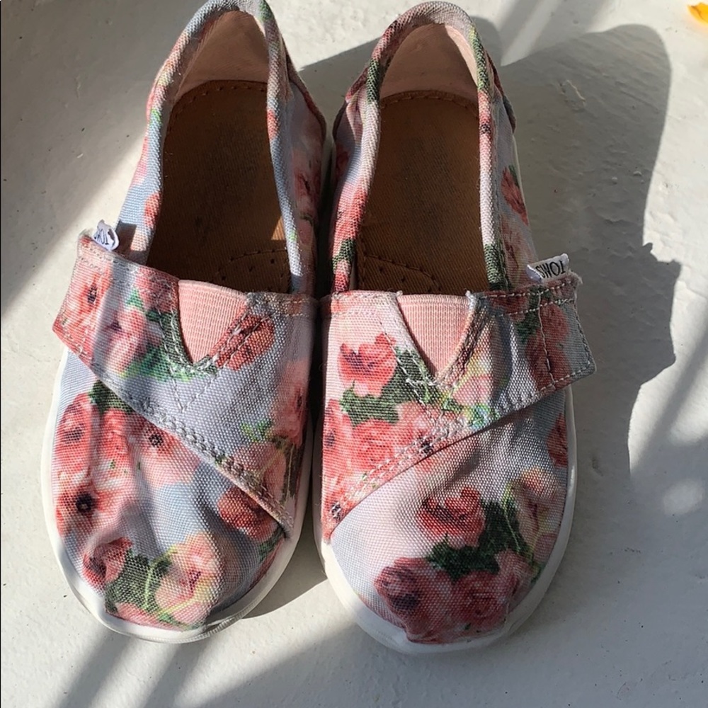 Girl’s TOMS Flower Sneakers